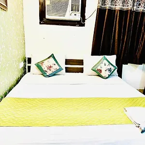 3* Bed & Breakfast Square Plaza At Airport