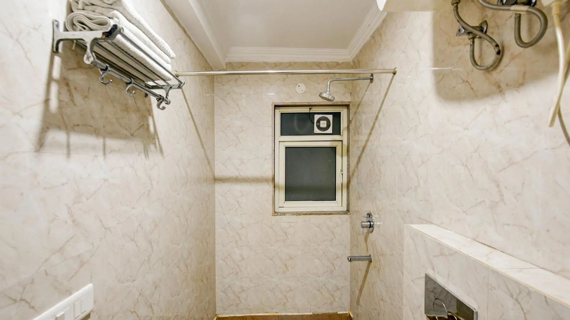 Airport Hotel Square Plaza Nuova Delhi 3*,